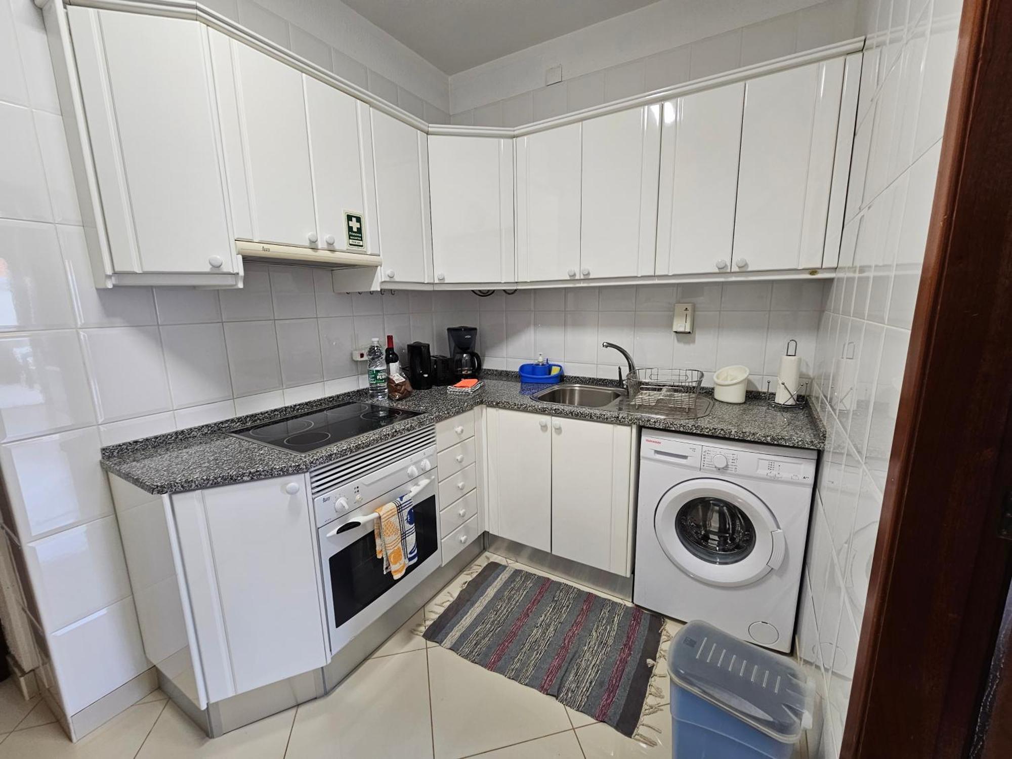 Apartamentos Navio Azul Funchal  Bilik gambar