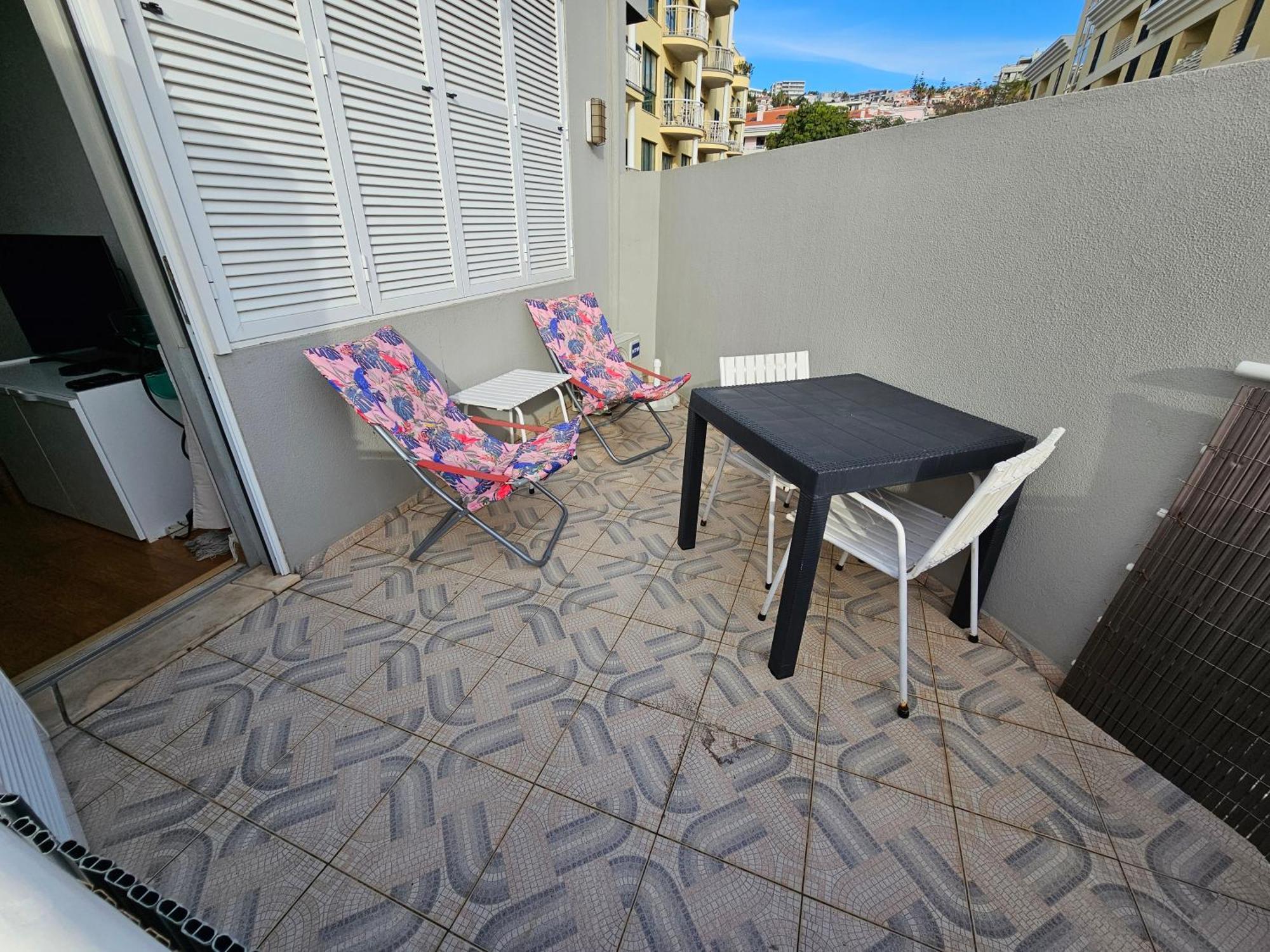 Apartamentos Navio Azul Funchal  Bilik gambar