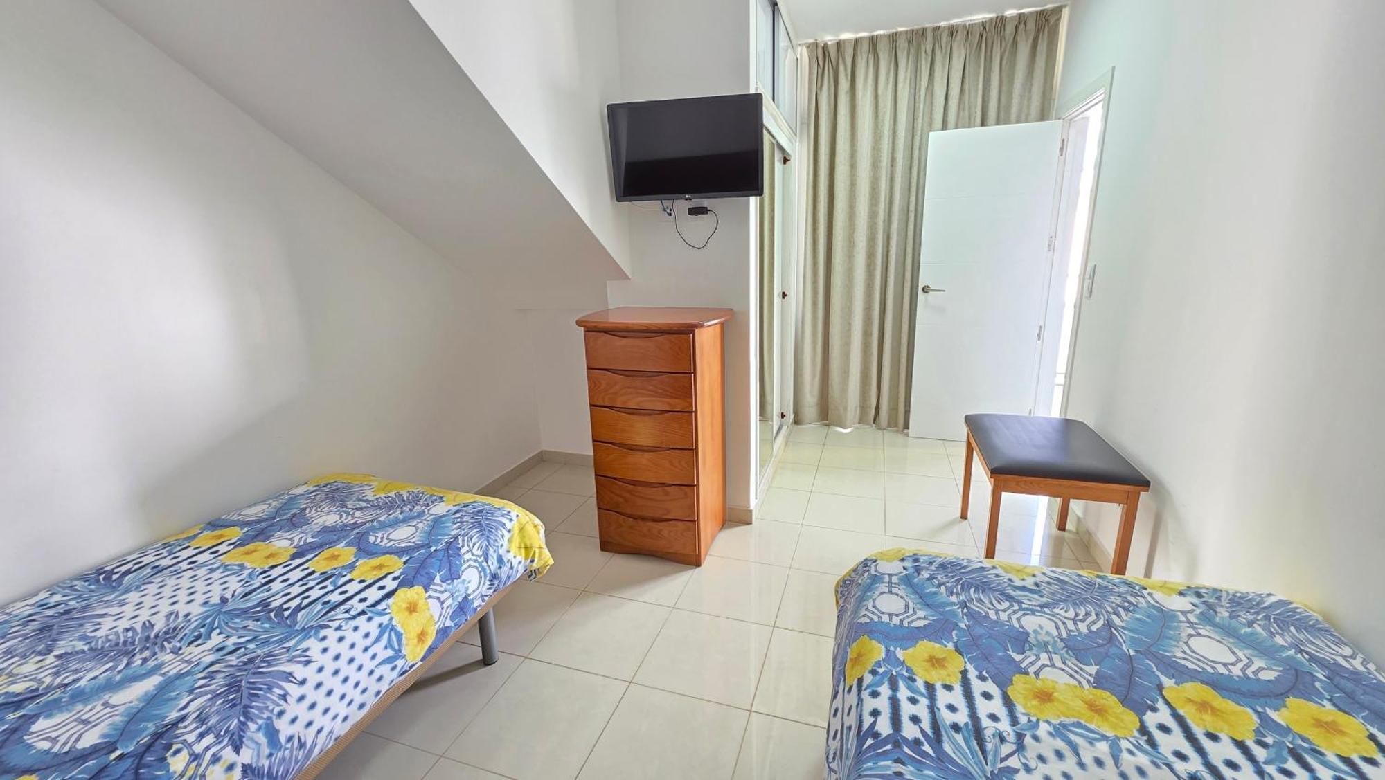 Apartamentos Navio Azul Funchal  Bilik gambar